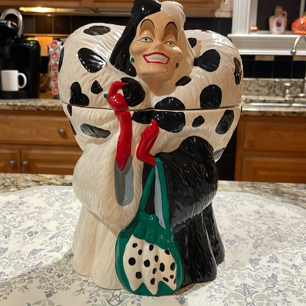Disney 101 Dalmatians Cruella De Vil Sculpted Figure Ceramic Cookie Jar